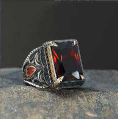 El İşlemeli Kırmızı Zirkon Taşlı Gümüş Erkek Yüzük