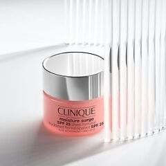 CLINIQUE Moisture Surge SPF 25 - Nemlendirici Yüz Kremi
