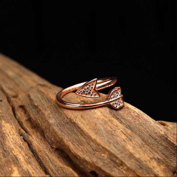 Gümüş Zirkon taşlı ok model rose gold kaplamalı trend bayan yüzük takı