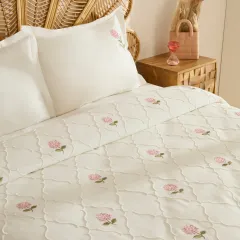 Karaca Home Hilary Çiçek Nakışlı Çift Kişilik Pike/Yatak Örtüsü Takımı Pudra