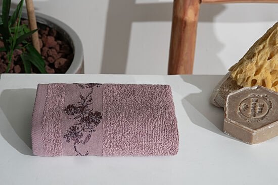 ROSE PATTERNED BORDERED TOWEL 30X50CM DAMSON