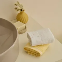 طقم مناشف وجه تيا من كاشمير هوم، قطعتين، أبيض فاتح