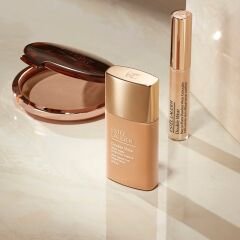 Double Wear Sheer Işıltı Ve Nem Etkili Hafif Dokulu Fondöten SPF 20