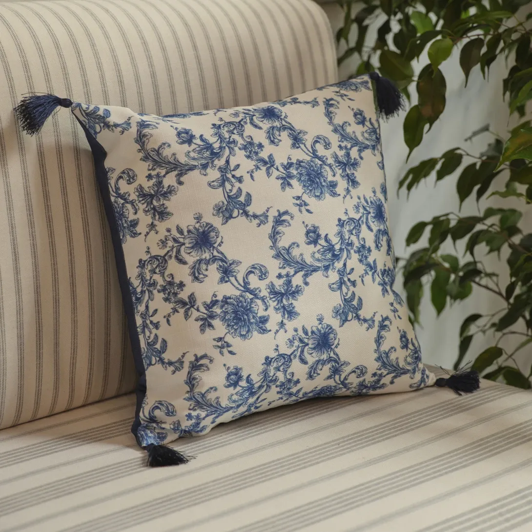 Karaca Home Rosario Püsküllü Dolgulu Kırlent 45X45 cm Mavi Beyaz